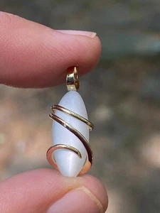 Ciondolo Cabochon Marquise Cabochon Marquise Bianco In Oro Forgiato 14K Peso Totale - Foto 1 di 12
