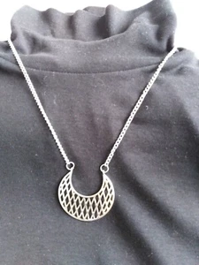 80's style silver tone crescent open criss cross, chain Necklace. - Picture 1 of 6