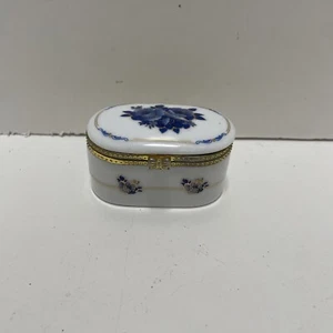 Porcelain Trinket Box 10K Gold Painting Detail, Made in Bolivia - Picture 1 of 5