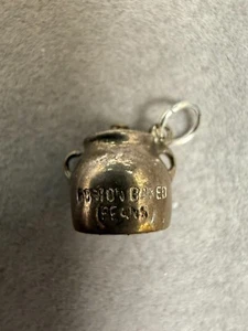 Vintage 925 Sterling Silver Baked Beans Pot Shape Novelty Charm Pendant 4183 - Picture 1 of 3