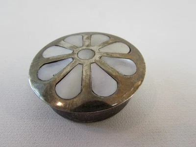 (ref1COB) Vintage Mother of Pearl and Silver Plate Pill Trinket Box - Image 1 of 4