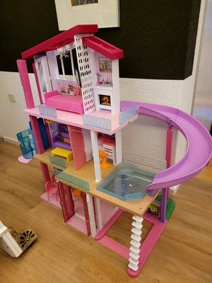 Barbie Traumvilla Puppenhaus, 3-stöckig, 8 Zimmer, Möbliert - Bild 1 von 4