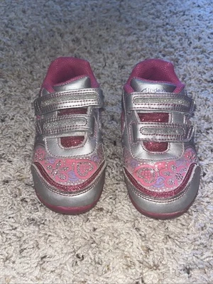 Stride Rite 8 W Zapatos Iluminados Niñas Pequeñas Rosa y Plateado Foto 1 de 4