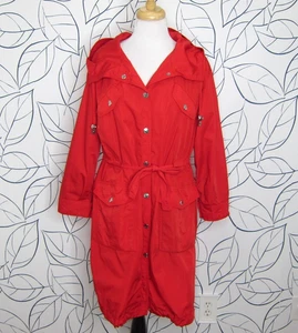 Chaqueta de lluvia Betsey Johnson roja con capucha gabardina parka para mujer talla L - Imagen 1 de 9