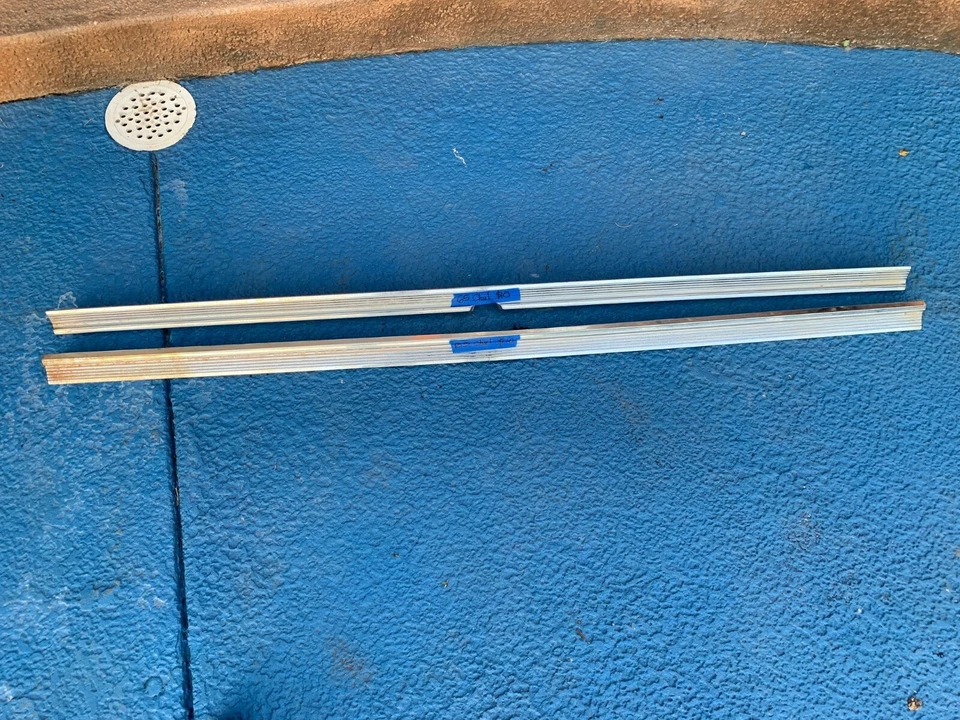 Chevelle Truck Lid Molding Trim 1965 Malibu SS Rear Emblems Inserts Pair Foto 1 de 4