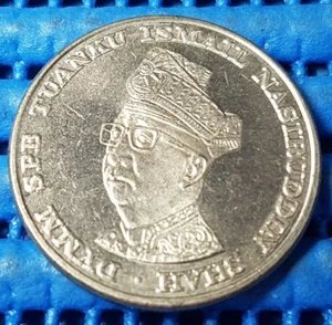 1969 Malaysia Tuanku Ismail Nasiruddin Shah & 10 Years of BNM $1 Ringgit Coin - Picture 1 of 2