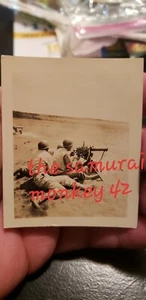 WW2 USA ORIGINAL PHOTO OF SOLDIER WITH MACHINE GUN COLLECTIBLE PICTURE  - Picture 1 of 2