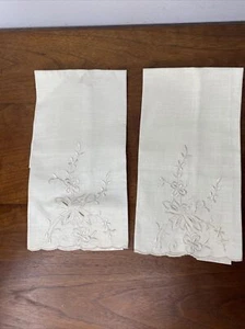 Set 2 tovaglioli vintage ricamati lino bianco sporco floreale asciugamani da tè nuovi - Foto 1 di 6