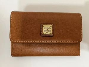 Rare Dooney & Bourke Saffiano Leather Flap Wallet Brown Tan 6” Tri Fold Caramel  - Picture 1 of 5