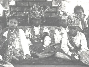 Prince Princess rppc Costume Headdress Medan Sumatra Indonesia 1920s - Picture 1 of 2