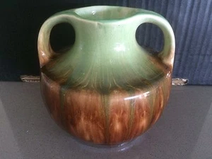 NEWTONE POTTERY SYDNEY 12.5cm TALL STAMPED No. 52 TWIN HANDLED DRIP GLAZE VASE - Picture 1 of 6