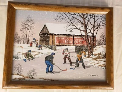 Coca Cola Art Масло Холст Карсон Деревянная Рама Игра в Хоккей Здание Снеговик Репр - Изображение 1 из 4