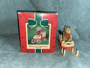 Hallmark 1984 Baby’s First Christmas Teddybär im Schlitten! Vintage - Bild 1 von 2