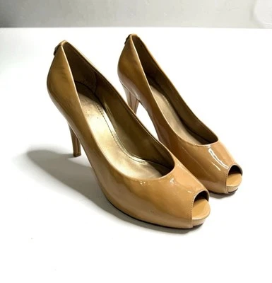 Zapatos de salón Stuart Weitzman tostados de charol peep-toe talla 10 para mujer Foto 1 de 4