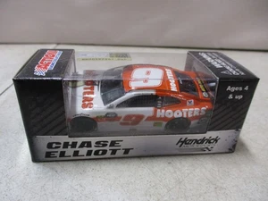 2019 Action Hendrick Motorsports Hooter's 1/64 - Bild 1 von 3