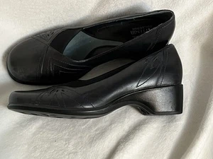 Mocasines Clarks Artesanales Talla 6M Cuero Azul Marino Recortado 1 1/2" Tacón Acento (S325) - Imagen 1 de 11