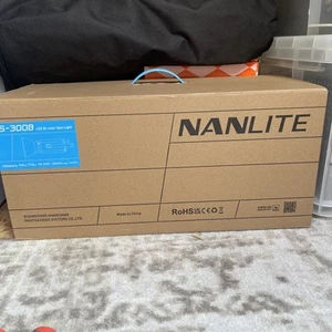 Nanlite FS-300B LED Bi-colour Spot Light Brand New In Box - Picture 1 of 2