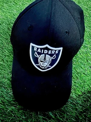 Gorra de los Raiders de Las Vegas New Era 39THIRTY Mediana Grande Calce Elástico Negra Gorra NFL Foto 1 de 4