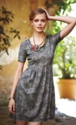 Vestido SATURDAY SUNDAY Anthropologie tejido jacquard calce y acampanado + bolsillos pequeños Foto 1 de 4