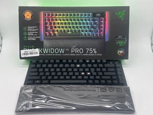 Razer BlackWidow V4 Pro 75% Wireless Gaming Keyboard READ - Foto 1 di 6