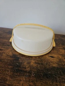 Vintage Tupperware Tortenaufleger Taker Träger 719-1 Ernte Gold mit Griff - Bild 1 von 4