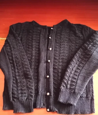 Damen Strickjacke / Handarbeit Gr. 38/40 selbst gestrickt  ( 8) - Bild 1 von 4