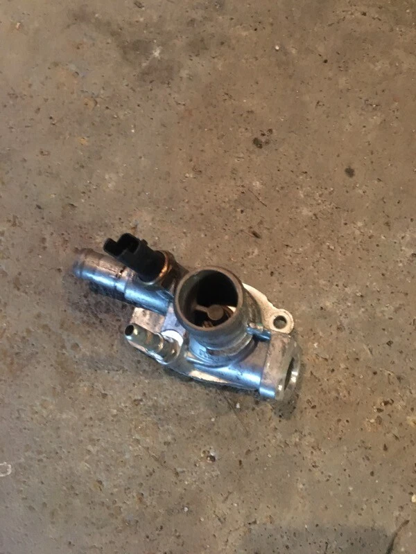 Carcasa termostato Mopar Dodge Jeep Fiat 1.4t 04892642AD Foto 1 de 1