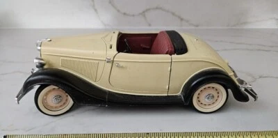 Vintage Ford V8 Solido 1/19 1:19 Model Toy Car Made in France - Image 1 of 4