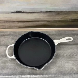 Le Creuset Signature Enameled Cast Iron Deep Skillet 10 1/4” Brioche Scuffs Read - Picture 1 of 13