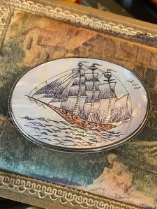 Vintage Perlmutt Muschel bemalt Segelschiff oval Gürtelschnalle Maritim Kunst - Bild 1 von 8