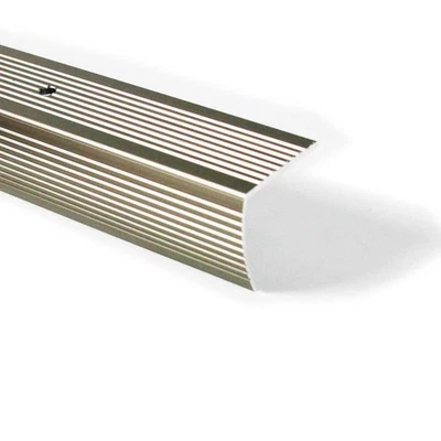 Borde de escalera acanalado M-D Building Products 43878 M-D, 36 pulgadas L W X 1-1/8 pulgadas H,... Foto 1 de 4