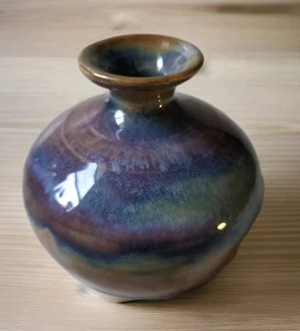 Piccolo vaso bocciolo blu viola blu ceramica smaltata ceramica Studio Art Pottery-firmato - Foto 1 di 10