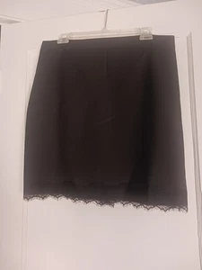 Falda corta Ann Taylor Loft gris carbón con encaje negro talla 12 - Imagen 1 de 5
