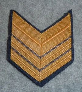SERGENTE MAGGIORE - AERONAUTICA - GRADI OMERALI IN LASTRA - usati vintage - Foto 1 di 6