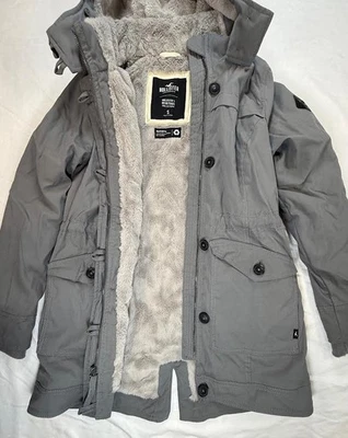 Chaqueta de invierno gris Hollister para mujer con cremallera completa Heritage Collection talla pequeña Foto 1 de 4