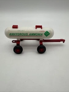 Ertl Case IH International Anhydrous Ammonia Tank, Red Rims, 1/64 - Picture 1 of 5