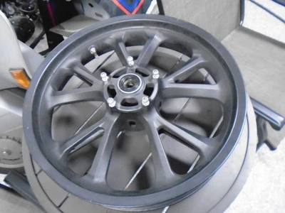 Rueda delantera Honda 2018-25 44650-MKC-A10 GL1800 GOLDWING GL 1800 DAÑADA Foto 1 de 4