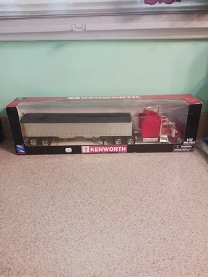 New Ray 1/32 Kenworth W900 Semi & Grain Trailer Diecast Model Truck Red (NIB) - Image 1 of 4