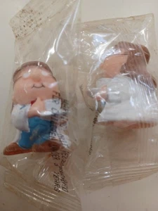 2 VINTAGE TETLEY TEA PREMIUM TOY FIGURES 1994 LYONS 2" MIP - Picture 1 of 2