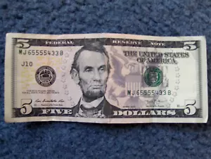 FIVE DOLLAR FEDERAL RESERVE NOTE WITH 4-OF-A-KIND-IN-A-ROW SERIAL NUMBER! - Picture 1 of 6