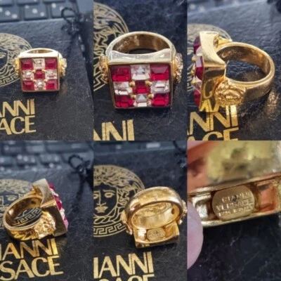 ANELLO GIANNI VERSACE BAGNO ORO CON CRISTALLI BIANCHI E ROSSI VERSUS RING RING'S - Immagine 1 di 4
