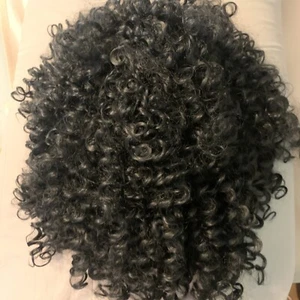 Lockige schwarze Perücke - Bild 1 von 9