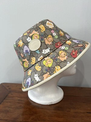 Auténtico Sombrero Cubo Sushi Edición Limitada Gucci X Pikarar Kawaii GG Supreme Nuevo con Etiquetas Foto 1 de 4