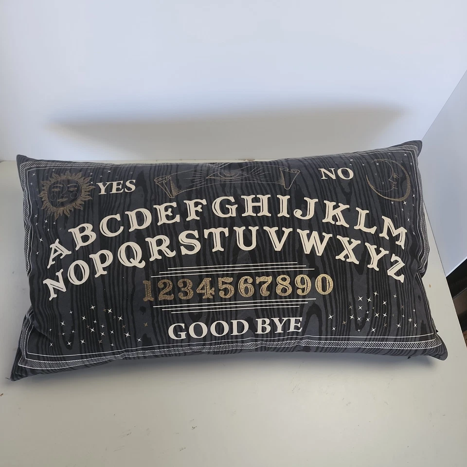 Halloween Ouija Tablero Almohada Pluma Diseñador Cynthia Rowley 30" X 16" Usado en Excelente Condición 16253 Foto 1 de 4