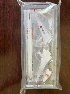 Japan Airlines Airbus A350-1000 plastic model JA01WJ NEW SEALED - Picture 1 of 2