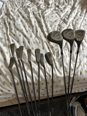 Lote de palos de golf ejecutivos Spalding P,3,4,5,6,7,8,9 y conductores 1,3,5 Foto 1 de 4