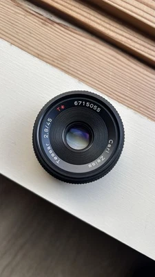 Lente de montaje Contax Carl Zeiss Tessar T* 45 mm f/2,8 C/Y SLR Pancake Foto 1 de 4