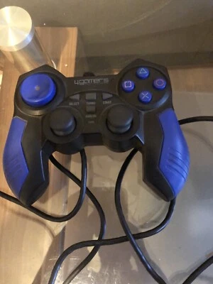 4Gamers Dual vibrating analogue controller SPC258 for PS1 / PS2. See Photos. - Image 1 of 4