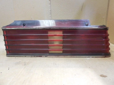 Luz trasera lateral del pasajero derecho Pontiac J2000 Sunbird 1982-1985 5972236 Foto 1 de 4