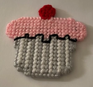 Plastic Canvas Magnet "Cupcake w/Cherry on Top" NEW - Picture 1 of 2